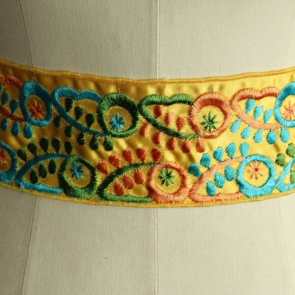 Vintage 1980s 1990s Belt, Ethnic Folk Art Yellow Satin Floral Embroidered Wide - Picture 4 of 10